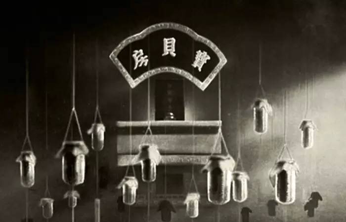 中国夺宝奇兵：圆明园有具男尸命根子丢了，唯一线索是瓶花露水