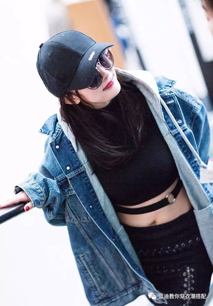 李宇春景甜机场街拍,李宇春吊带裤穿搭图片