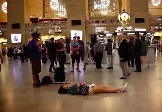 90后敢姑娘不花钱进时装周，玩转全球第一夜店，让小s印象深刻