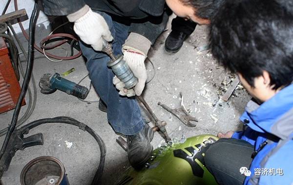 摩托车油箱凹陷如何恢复,摩托车油箱凹陷如何处理