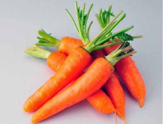 女人身上皮肤光滑细腻的原因,女生吃什么皮肤才水水嫩嫩的