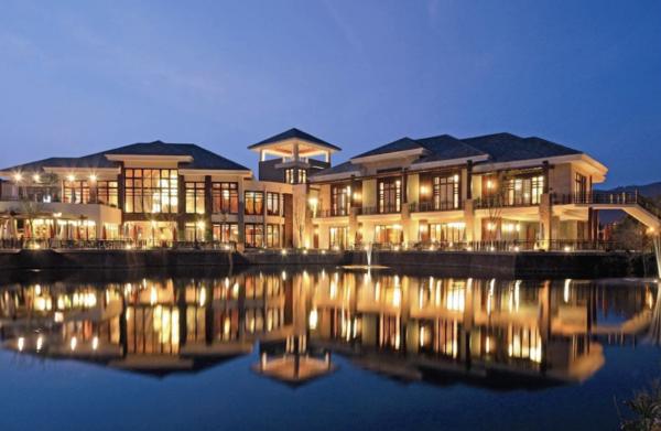 如何能选择性价比最高的亚龙湾酒店