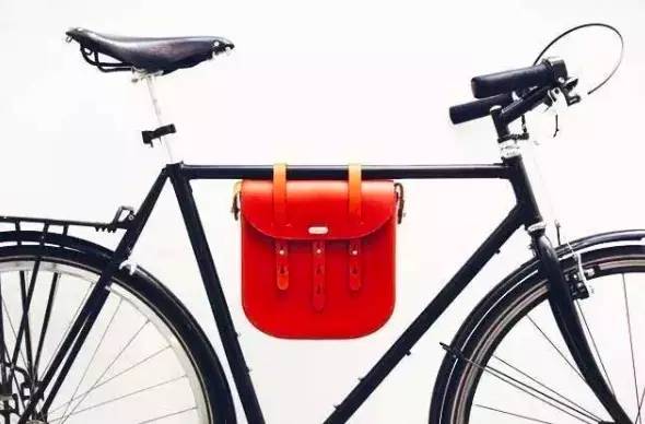 你怎么穿得像格利高里·派克？因为要参加复古骑行派对啊！