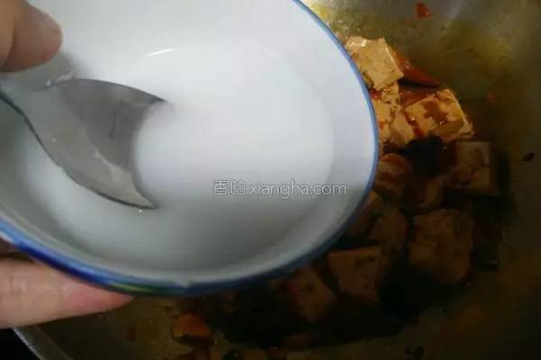 豆腐的这种做法太下饭了，咬一口会爆汁，孩子把盘子都舔干净