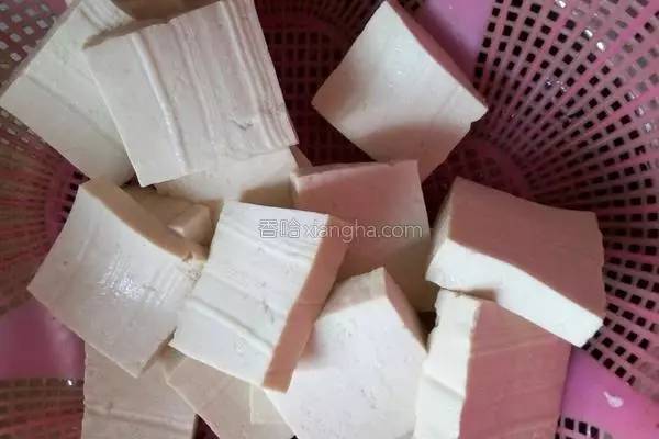 豆腐的这种做法太下饭了，咬一口会爆汁，孩子把盘子都舔干净