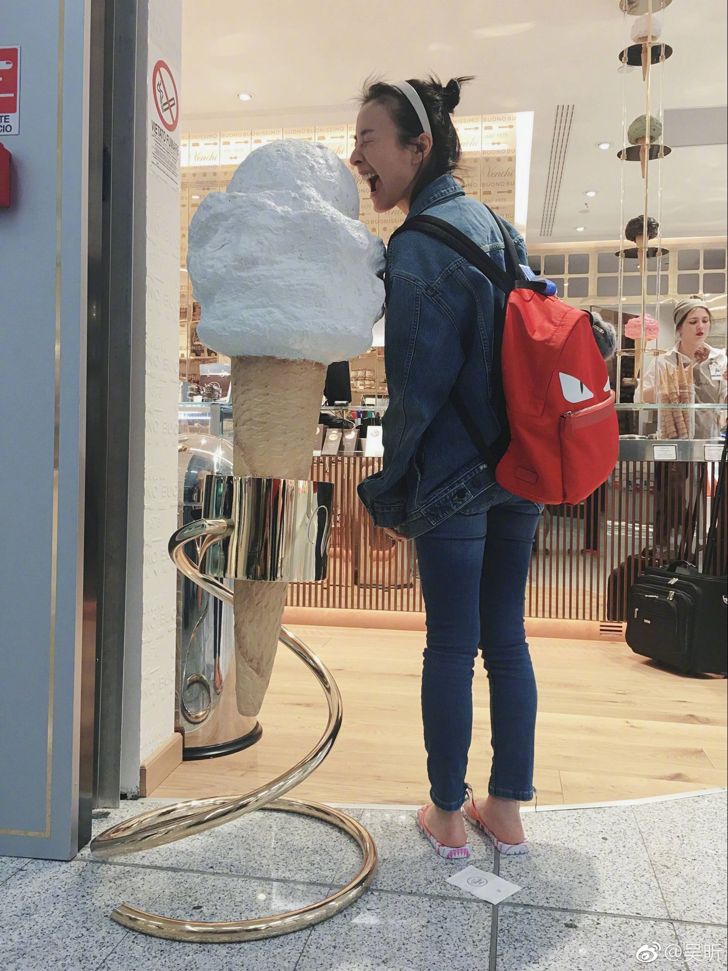 吴昕晒照,吴昕街拍照