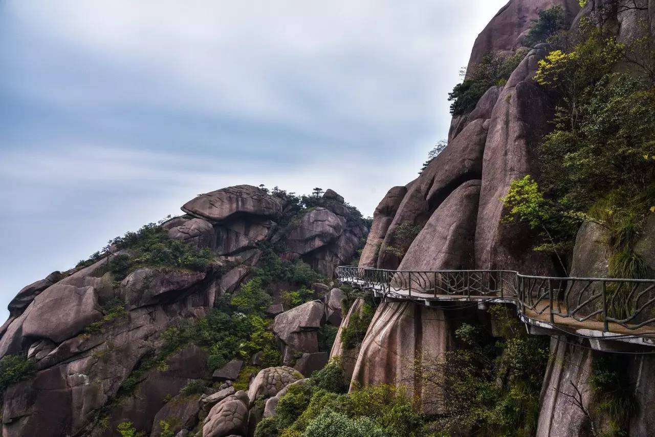 北石：江西上饶灵山告诉我，原来石头也可以一柱擎天！