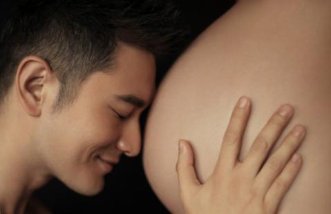 baby孕期旧照曝光,baby晒近照显露亮眼双下巴