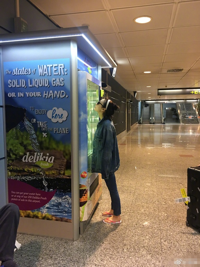 吴昕看马德里竞技比赛,吴昕韩国拍照