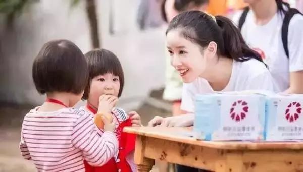 如何看待奶茶妹妹和刘强东的爱情,奶茶妹妹对于刘强东最近评价