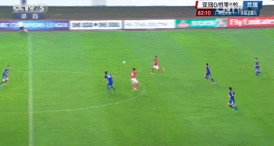 郜林精彩停球过人,郜林再现世界级停球