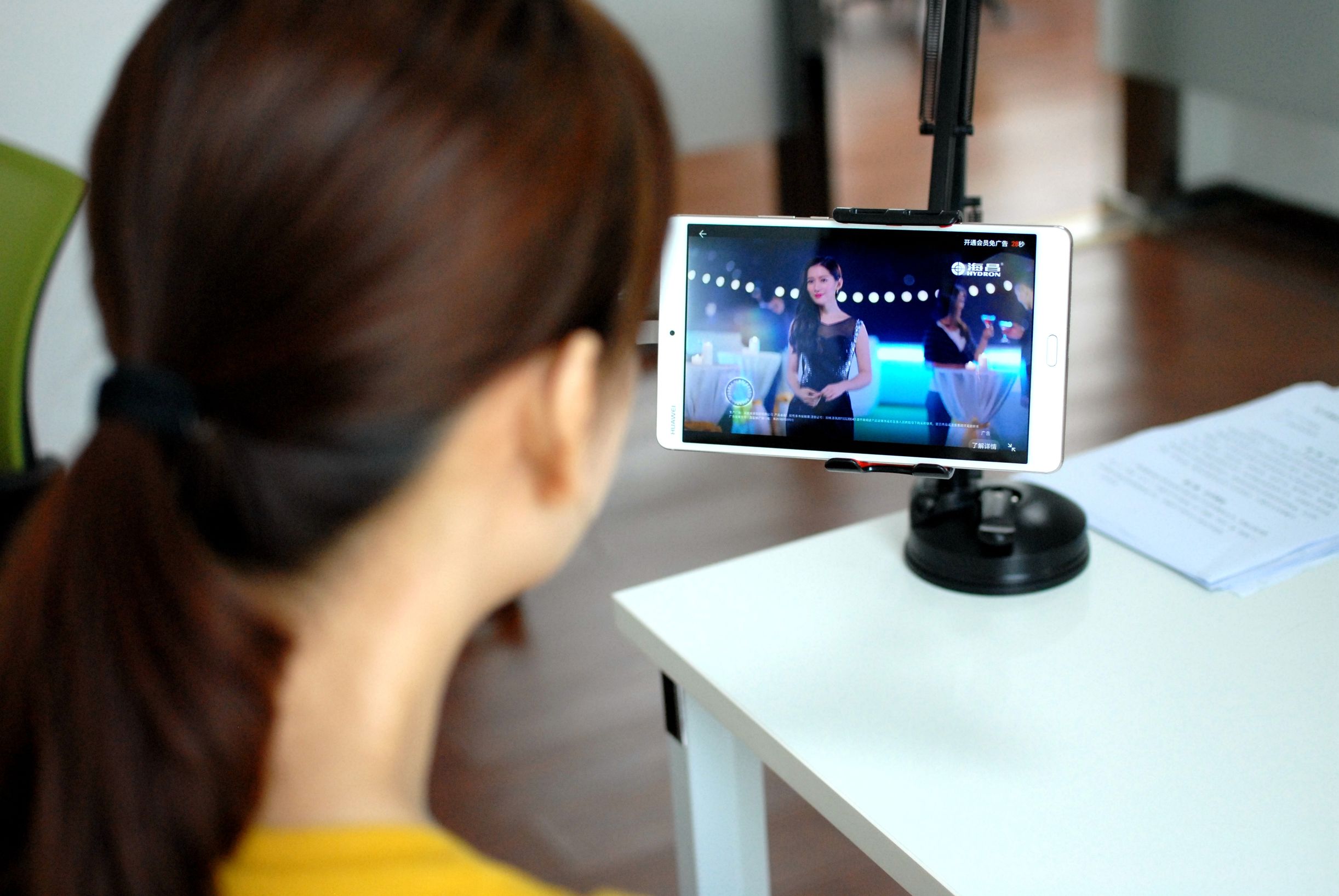 在床上躺着的懒人支架测评,用懒人支架并不意味着你就是懒人