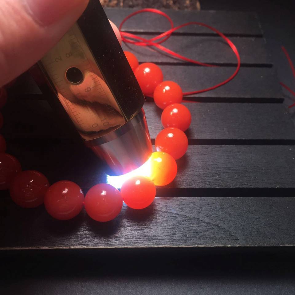 樱桃红南红玛瑙鉴别最简单方法,樱桃红南红手串戴着有什么好处