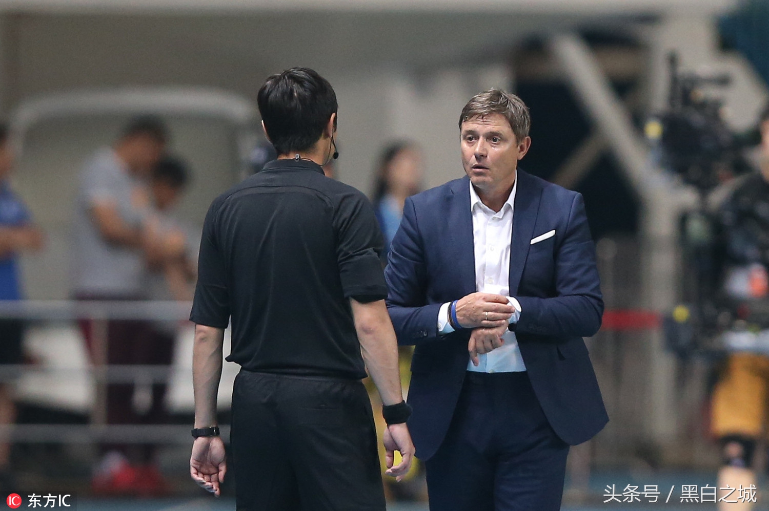 斯帅怒摔战术板,斯帅反击马林搞笑视频