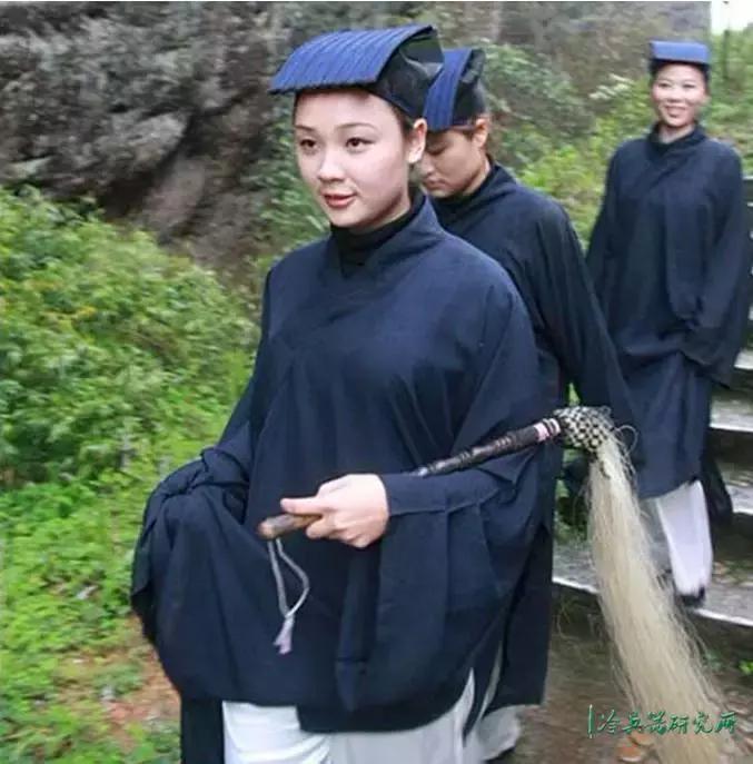 拂尘是哪个神仙的法器,道家拂尘兵器