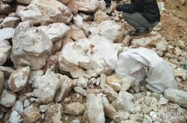 高新区室内装修材料案例分享,天然白水晶摆件家居装饰