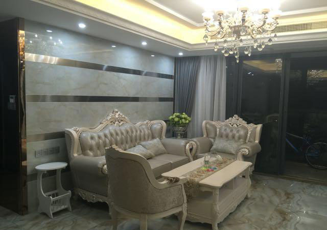 昆明未名城100平现代简欧装修,头一回看到把浴缸装在阳台的!