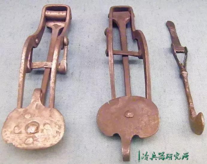 开弩方式在进步，欧洲弩兵为啥还都喜欢背个大盾牌？