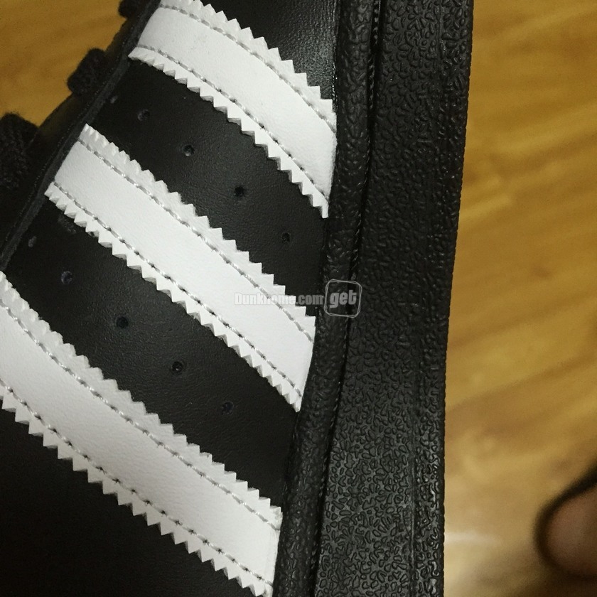 阿迪达斯三叶草贝壳鞋男款,阿迪达斯三叶草贝壳头搭配