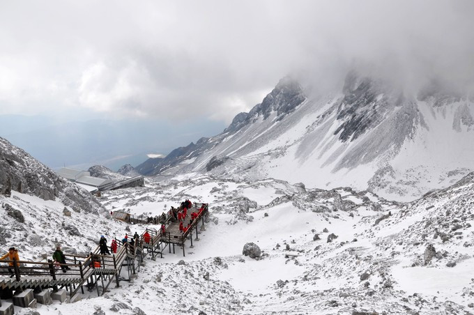玉龙雪山纳西人心中的神山,玉龙雪山是当地纳西族的神山