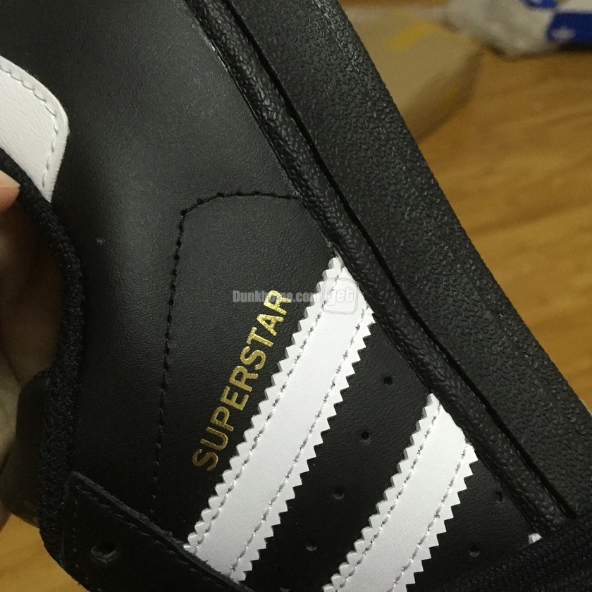 阿迪达斯三叶草贝壳鞋男款,阿迪达斯三叶草贝壳头搭配