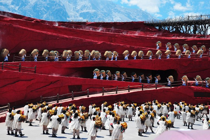 玉龙雪山纳西人心中的神山,玉龙雪山是当地纳西族的神山