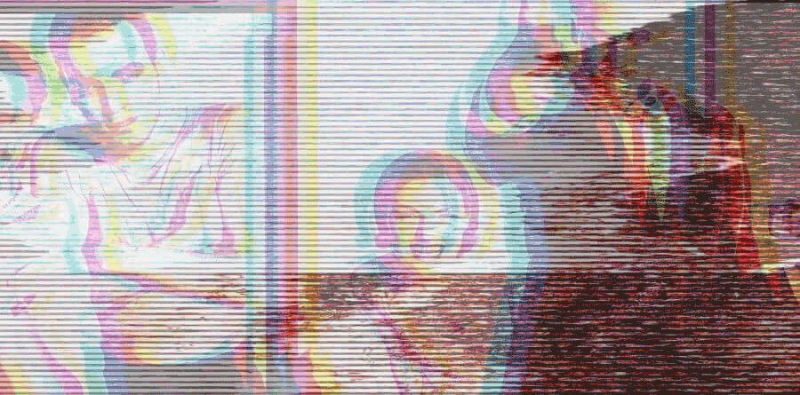 试着在衣服上添加超热门小玩意——别针！