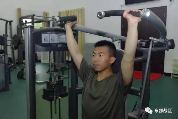 军营健身达人教你如何练出好身材,健身器械体能训练大全