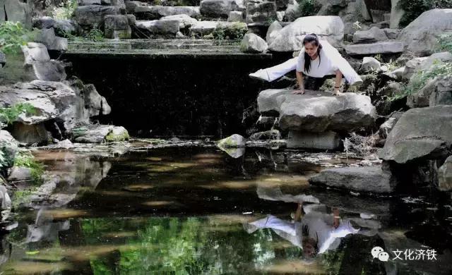 “健康济铁·瑜你同行”室外瑜伽暨摄影采风在袁洪峪举行