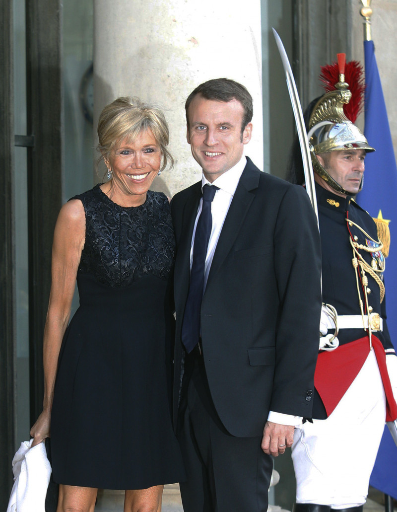 法国总统西装3千元第一夫人借LV套装穿，法国史上最省总统夫妻