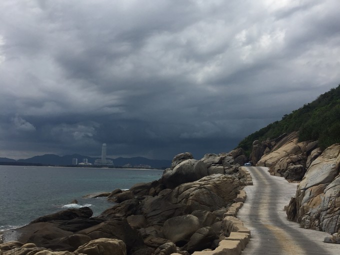 两个快乐的小阿妹神游三亚