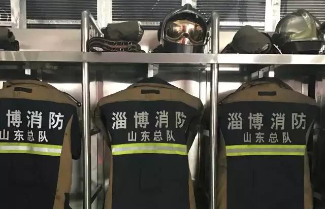 “深夜的地铁上，不只我一个人”|89条城市青年安全指南