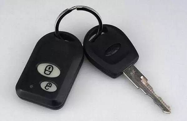 你知道吗？有些车拿备用钥匙也开不走！|Y车评