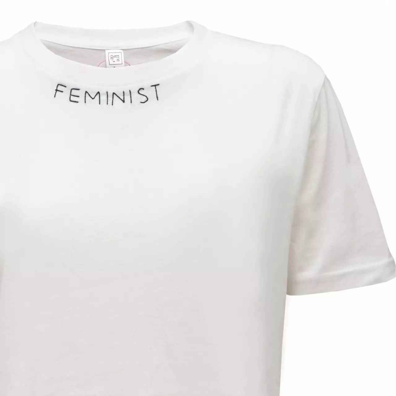 t恤牛仔甜酷,今夏流行这4种t恤时尚又百搭