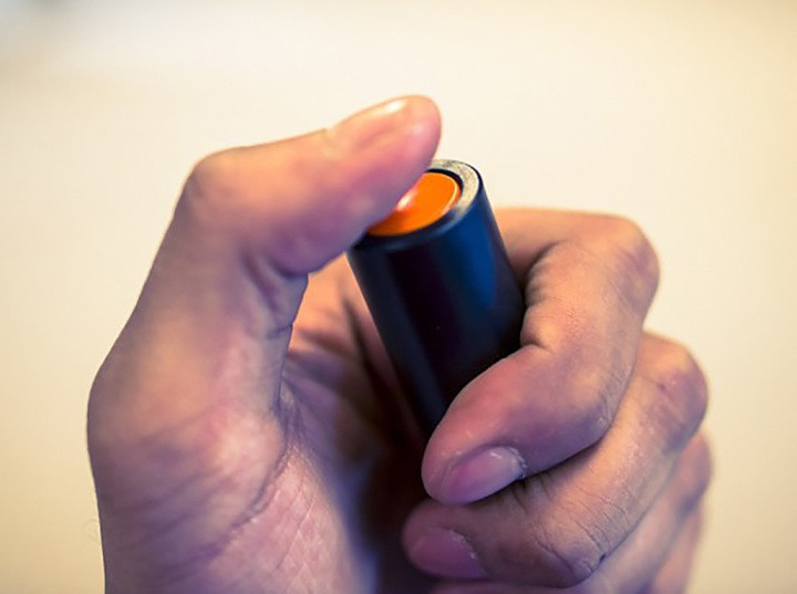 如果坏人要跟你走你会怎么办,如果坏人抓住你你要怎么逃跑