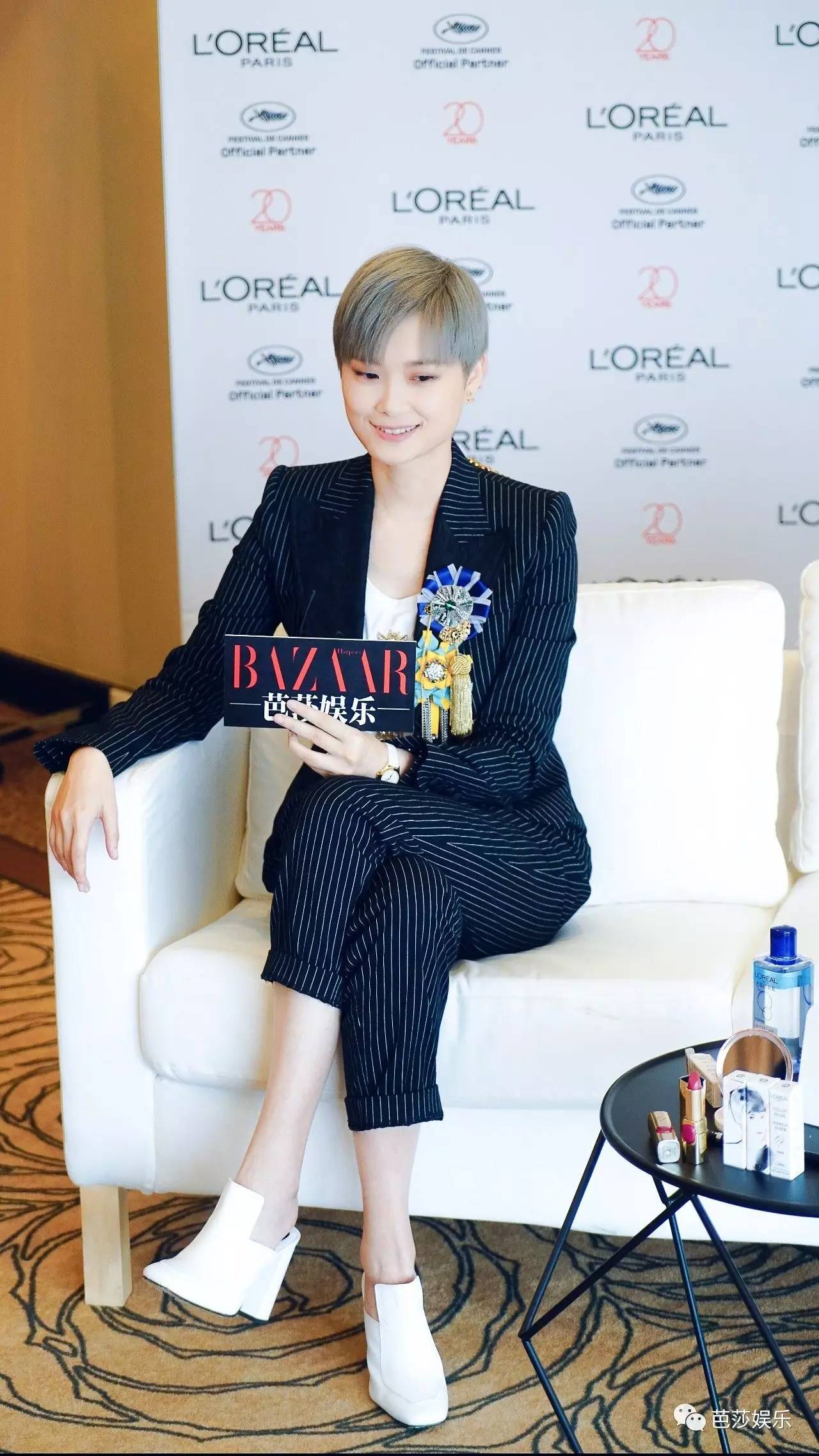 影后JulianMoore没有大牌架子，帅气的李宇春居然有点儿萌！「八九不离时髦」