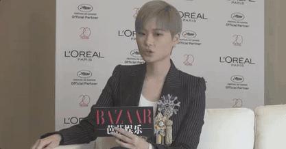 影后JulianMoore没有大牌架子，帅气的李宇春居然有点儿萌！「八九不离时髦」