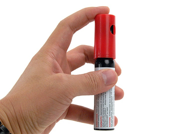 如果坏人要跟你走你会怎么办,如果坏人抓住你你要怎么逃跑