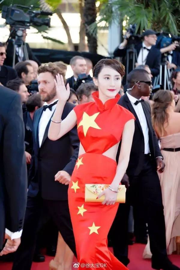 某网红穿国旗装蹭戛纳红毯,戛纳红毯穿衣乱象