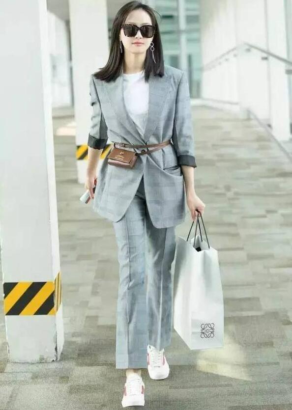 穿洞洞鞋的杨幂,杨幂vans闪电鞋