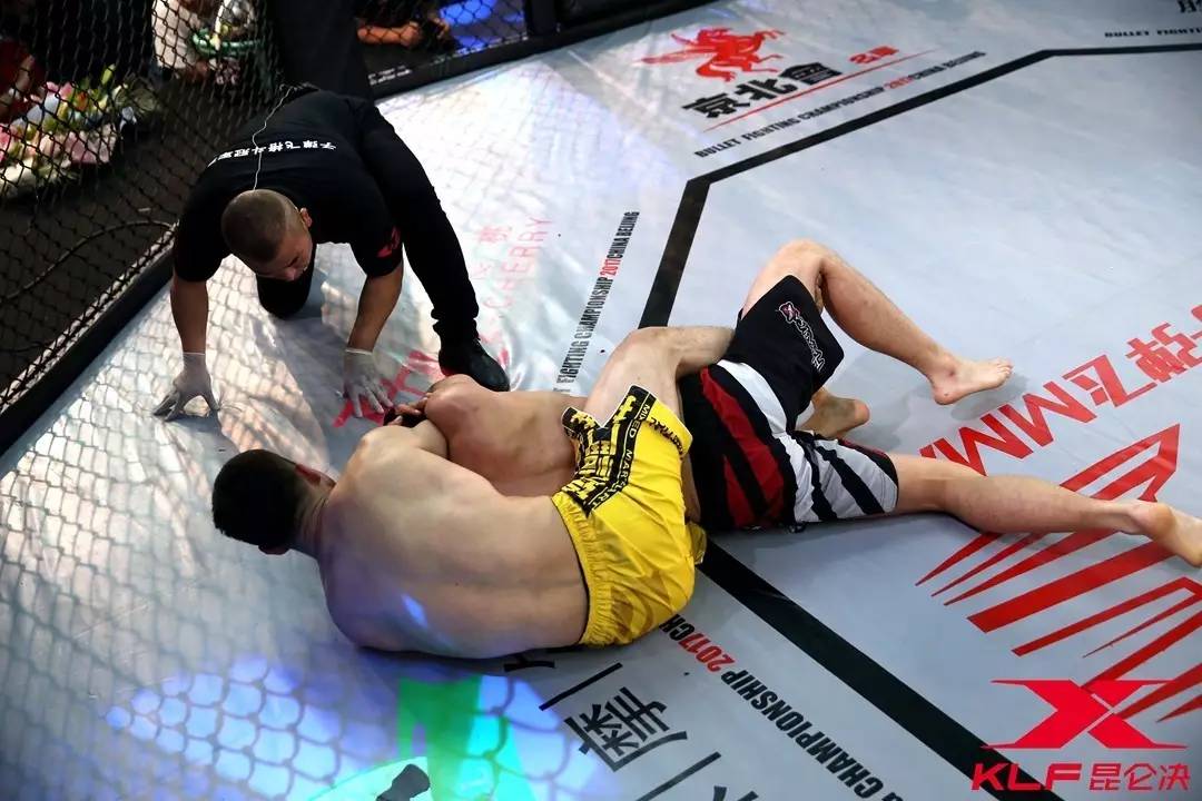 鬼跤姚犀利一招瞬间干倒壮汉,鬼跤姚红战力