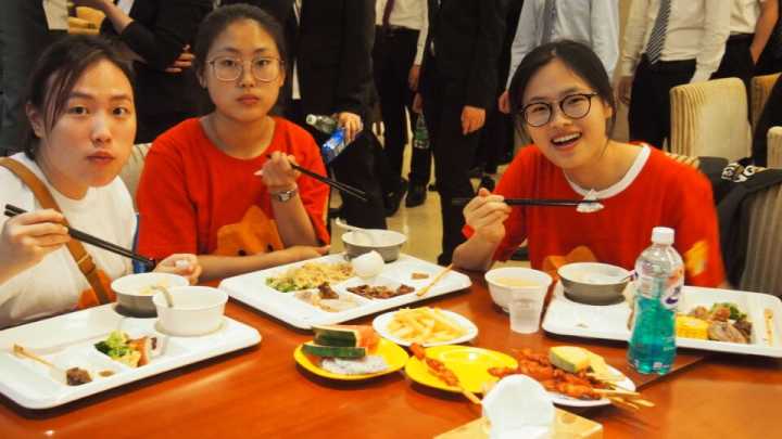 鑻忓畞鎬婚儴澶фゼ,闇囨捈鐩村嚮