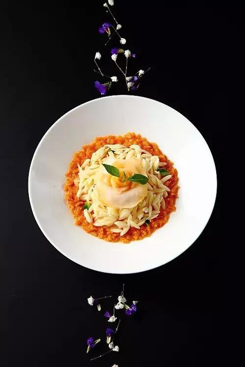 这个空降厨师,为何工资高过港厨?