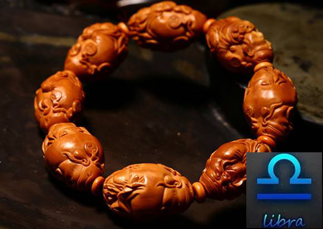 文玩中12生肖佩戴什么手串 (不同星座适合的文玩)