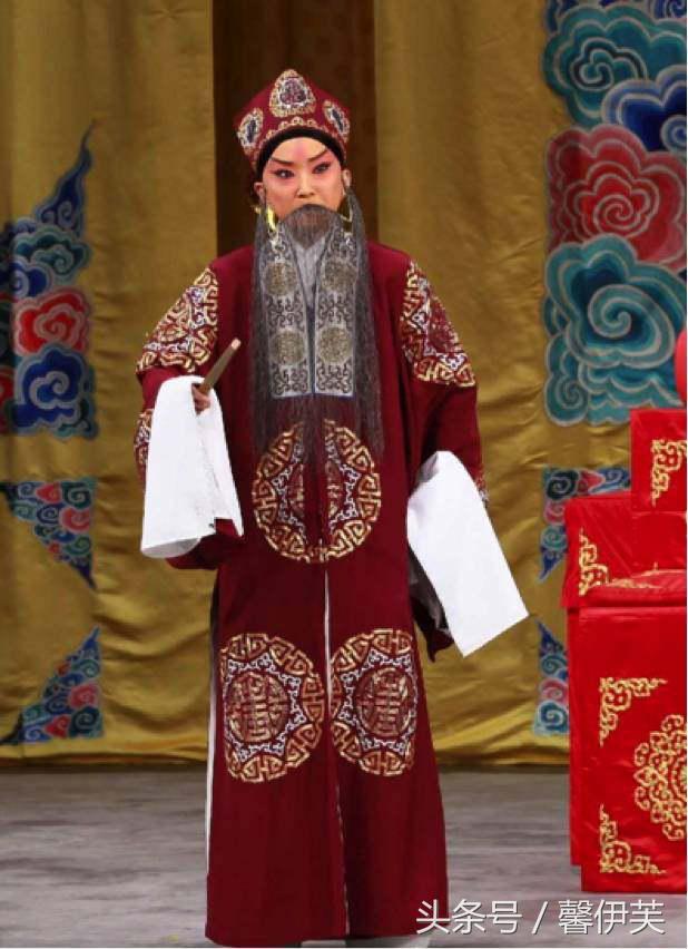 她是戏曲界的“小孟小冬“，被称为瑜老板，因参加跨界歌王被熟知