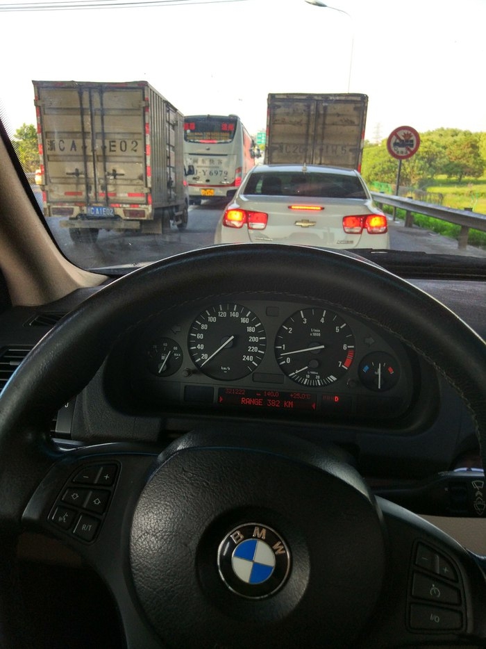 买宝马x53.0t真实油耗多少,老款宝马x530万公里能值多少钱