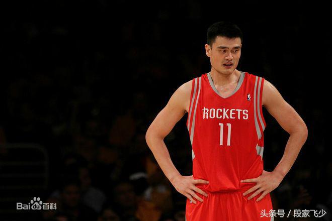 篮球场上的五个位置站位,篮球各位置进攻和防守的站位