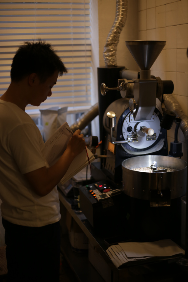 他将厦门的民宅改造成烘焙馆，每周邀请100位陌生人喝精品咖啡