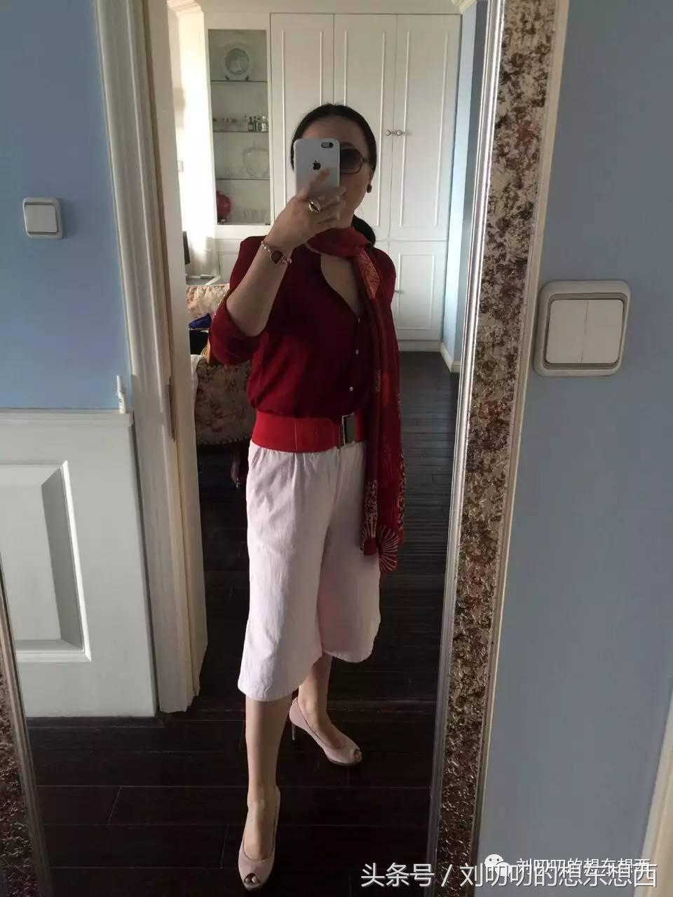 一身红可以很霸气也可以很妖娆-一日一Look素色衬衫四