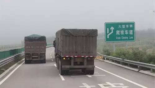 车牌照螺丝没上齐扣分吗,车牌照只装两个螺丝被扣12分